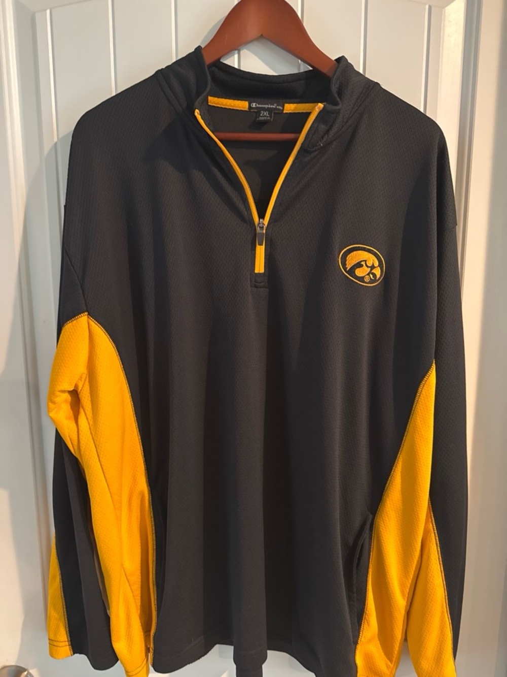 Men’s Champion Black and Gold Quarter-Zip Performance Pullover XXL L/S Shirt